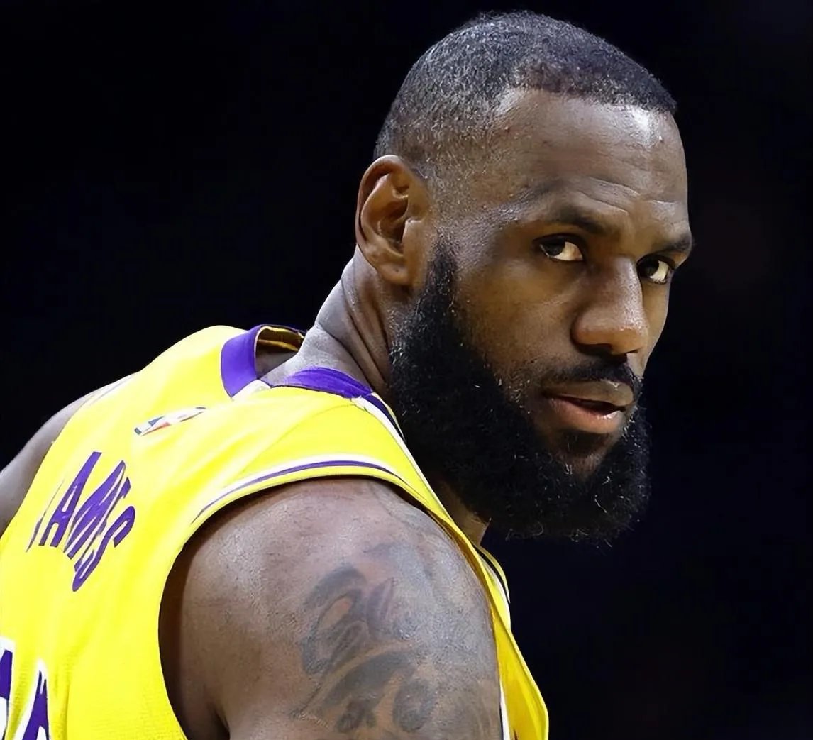 包含NBA最佳防守球员提出退役计划，球迷感到扼腕不已的词条