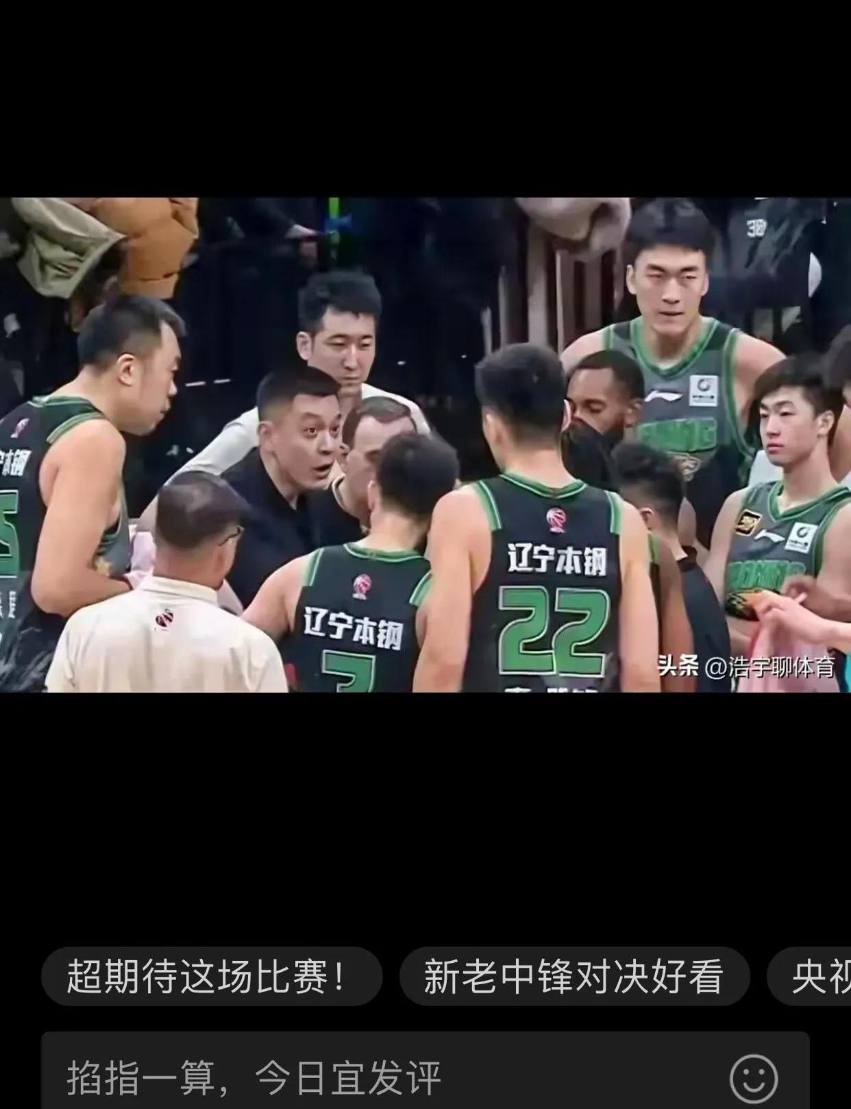 球队助攻传球连连，助力球队得分 
